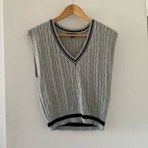 super cute grey and black vest🖤